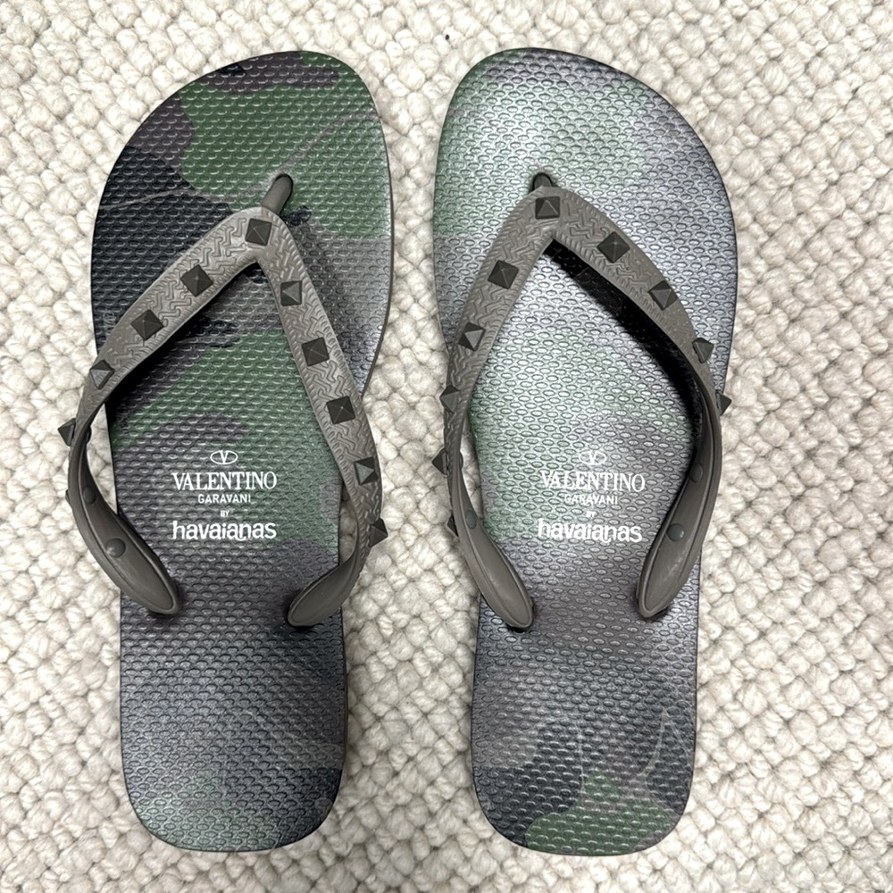 Valentino by Havaianas rockstud Camo flipflop